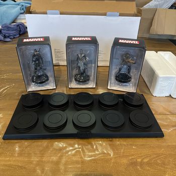 Marvel présentoir et 3 figurines de collection