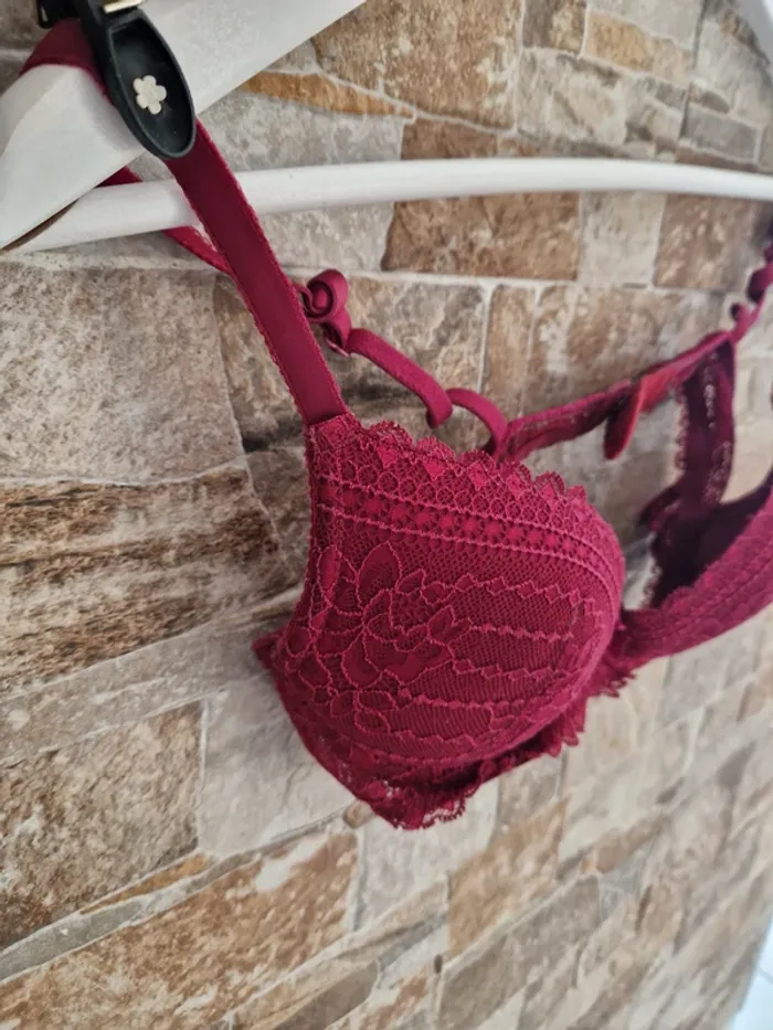 1 soutien-gorge rouge taille 85 B marque ETAM - photo numéro 3