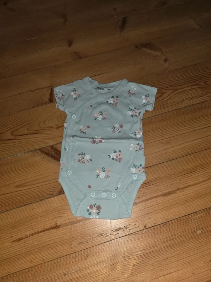 Lot de 4 bodie en coton, 3 mois. - photo numéro 2