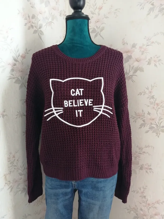 Pull bordeaux en maille avec message et tête de chat brodé / fb sister / (M) - photo numéro 3
