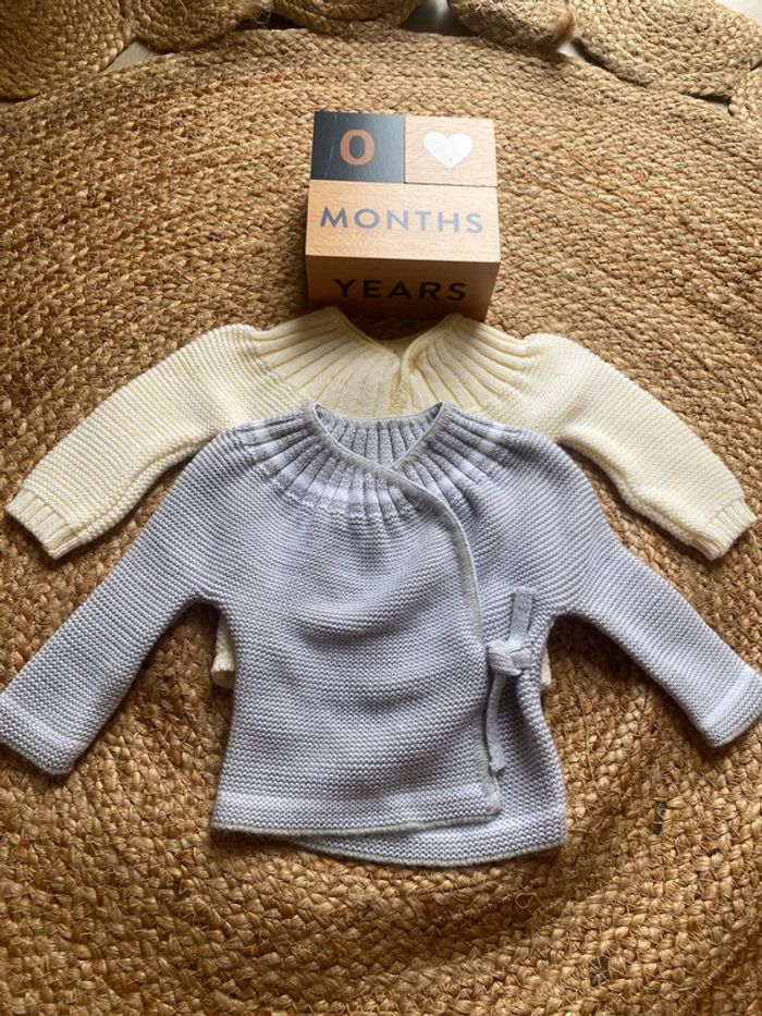 Lot de 2 brassières naissance 1 mois