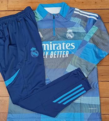 Beau survêtement Real Madrid taille 13/15 ans 