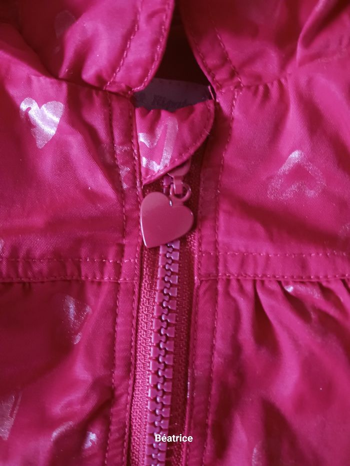 Anorak rouge aux petits cœurs discrets - photo numéro 4