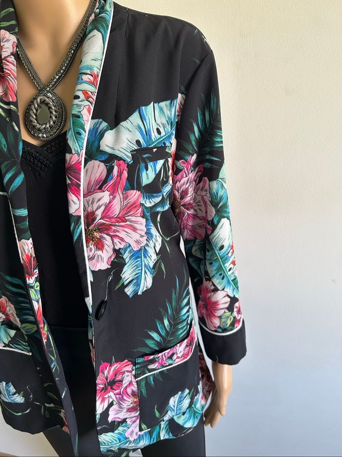 Veste légère noire et fleurie Morgan taille 40 jamais portée - photo numéro 4