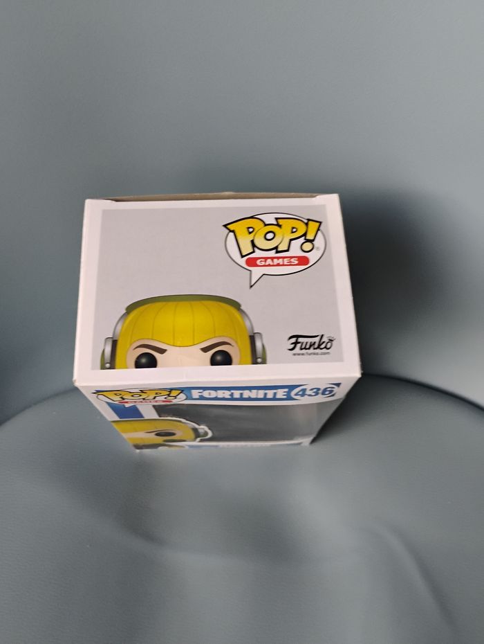 Funko Pop Fortnite 436 Raptor en boîte - photo numéro 5