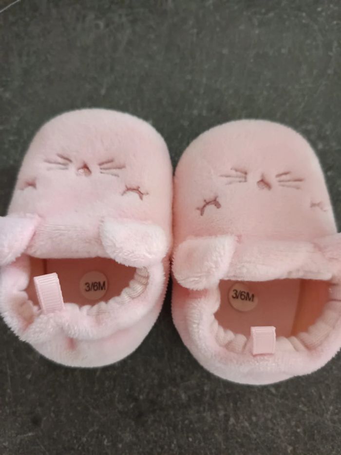 Chaussons roses 3/6 mois - photo numéro 3