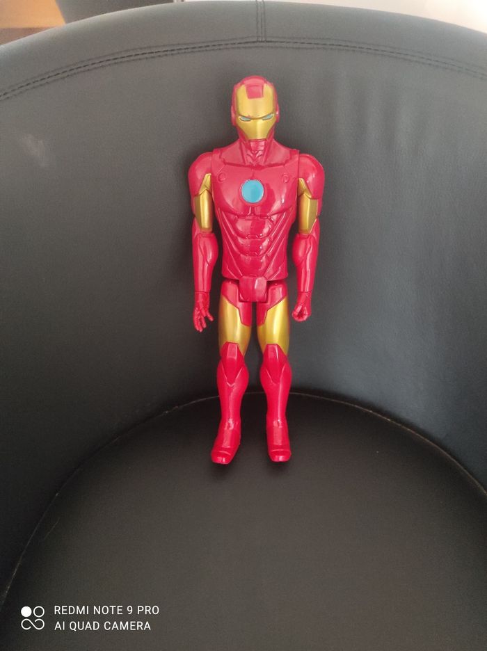 Figurine iron man