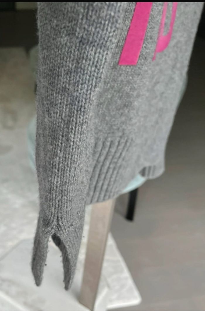 Pull zadig et voltaire  8 ans  Très bon état   49e  ( valeur 175e) - photo numéro 4