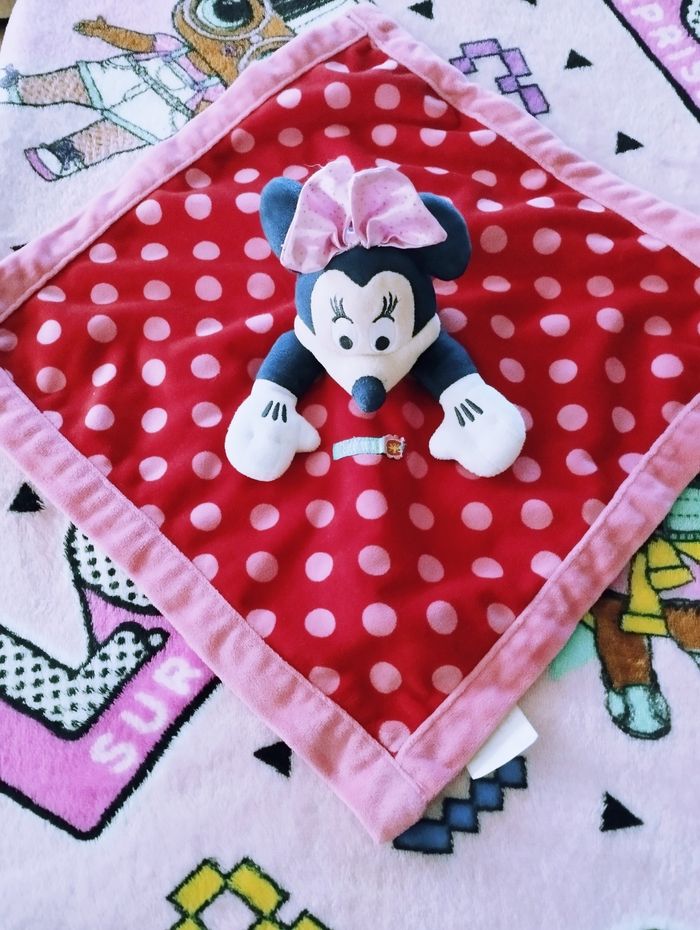 Doudou couverture carrée Minnie