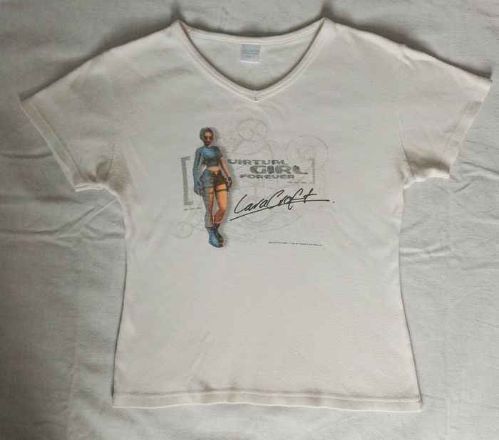 Rare tshirt femme Lara Croft Tomb Raider L'ange des ténèbres année 2003 virtual