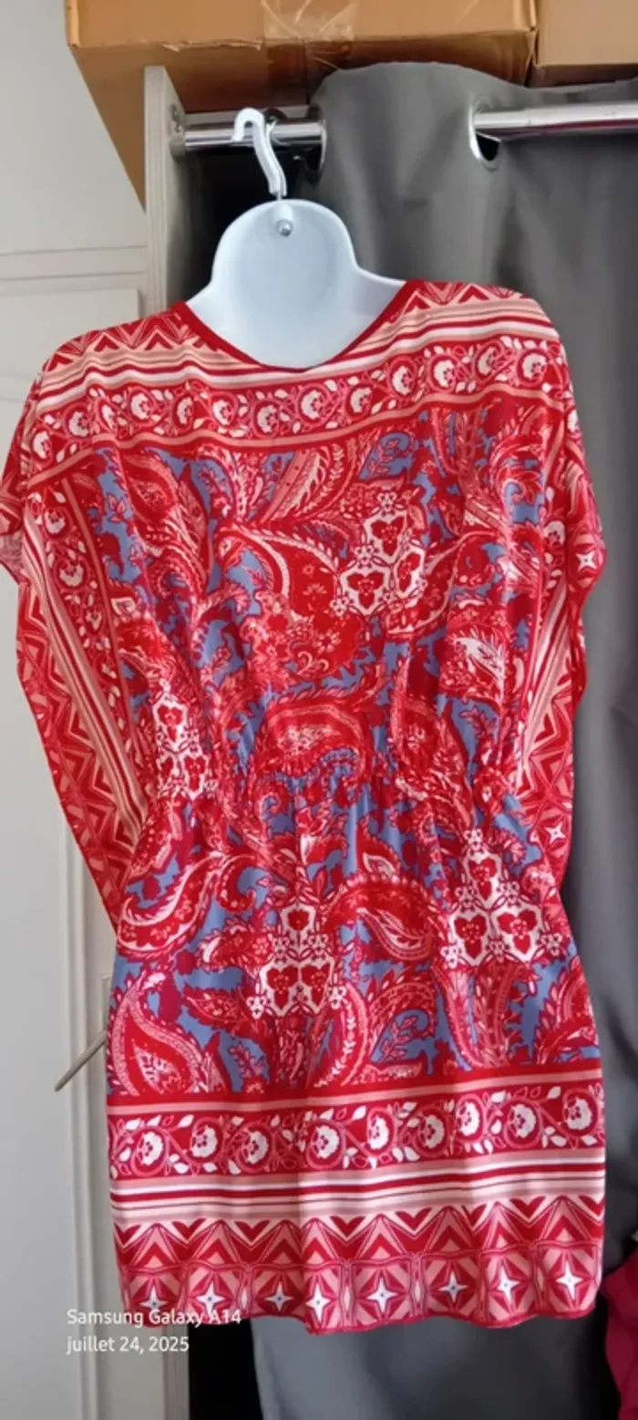 Tunique poncho manches papillon volantées motif floral rouge femme Taille 2 Toumaï - photo numéro 9