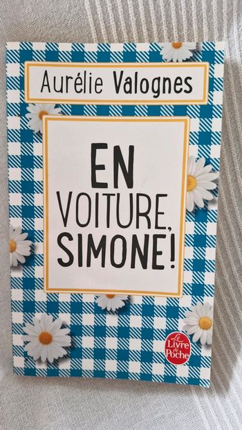 Livre En voiture Simone  Aurélie Valognes