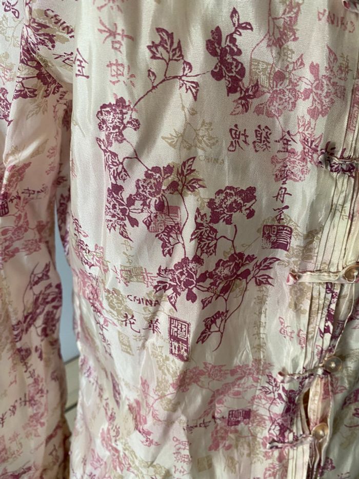 Chemise Mango taille XS/S crème avec motifs chinois fushia fleurs et inscriptions chinoises - photo numéro 4