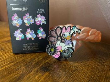 Mystery pin’s Daisy Loungefly neuf