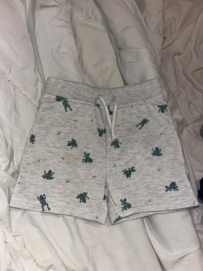 Short gris grenouille