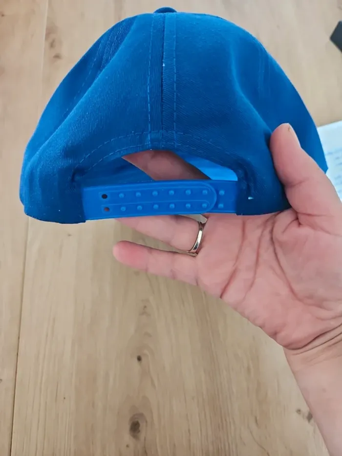 Casquette stitch neuve - photo numéro 2