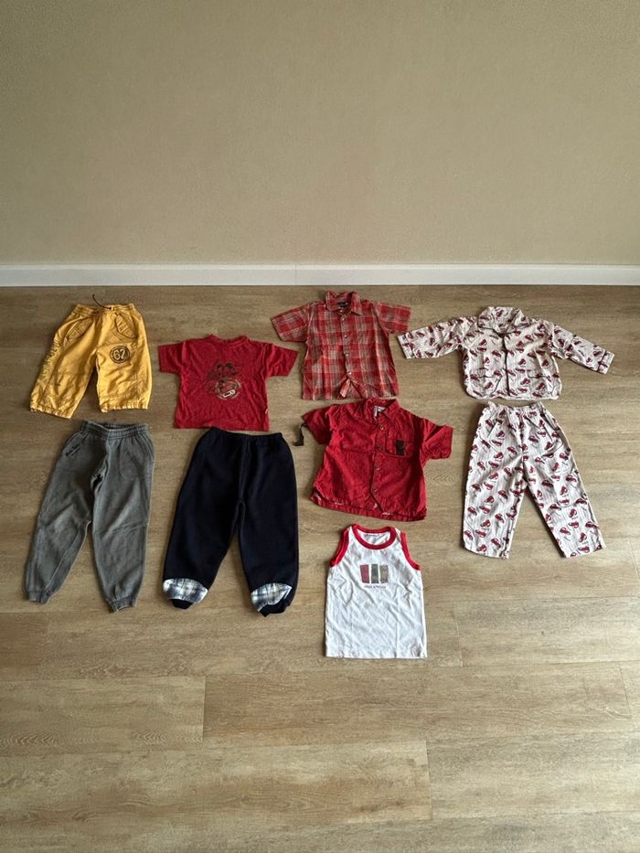 Lot vêtements garçon 4 ans – Été/hiver – Pyjama, pantalons, chemises, t-shirts