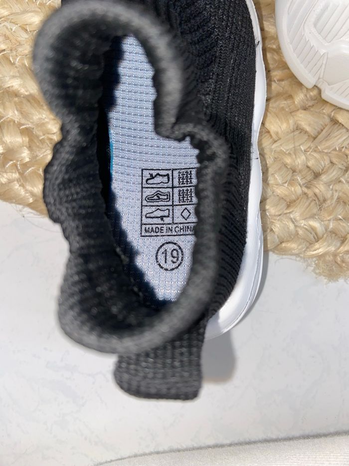 Basket chaussette noir blanche clignotante 19 neuve - photo numéro 5