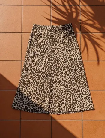 Jupe longue léopard, taille S, fluide chic tendance, soirée bohème rétro