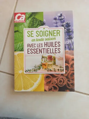 Livre "Se soigner en toute saison avec les huiles essentielles"