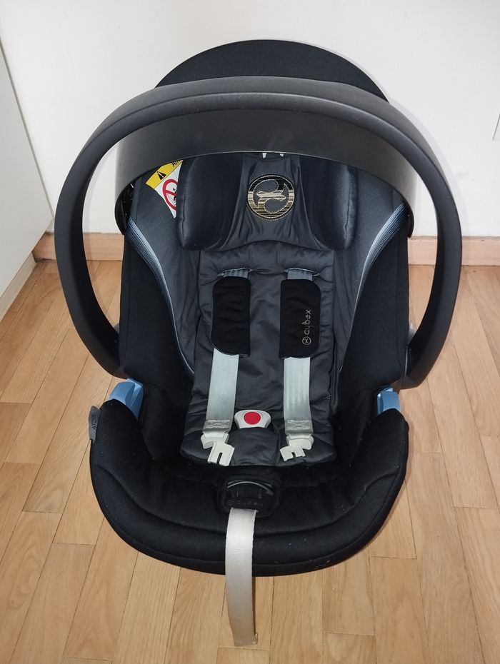 Ensemble poussette, coque Cybex aton5, base et adaptateurs - photo numéro 7