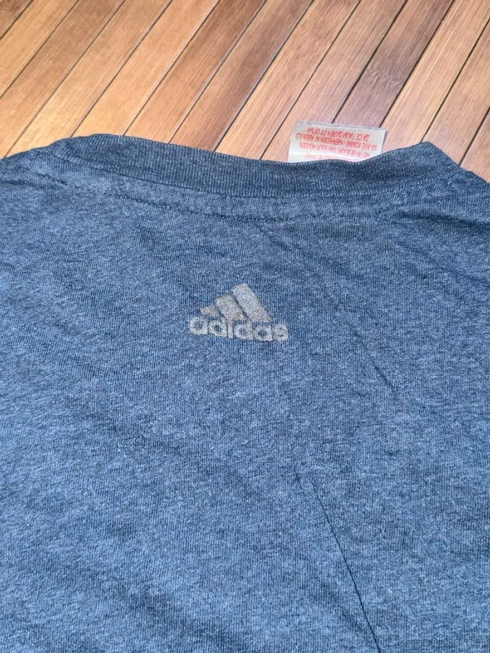 T-shirt Adidas taille XS - photo numéro 3
