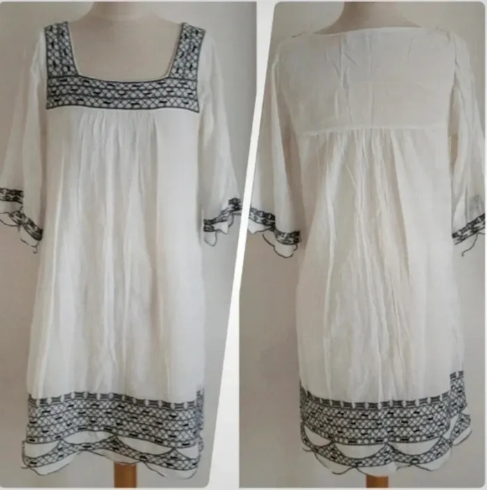 Robe blanche doublée col carré avec liserets gris Tolentino taille 38