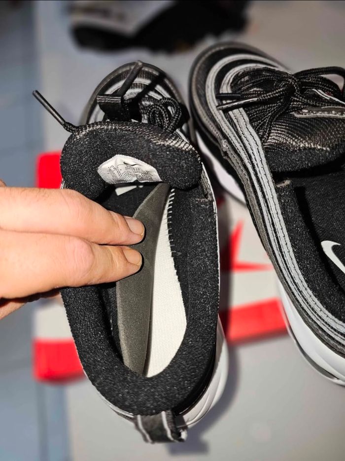 Chaussures  Nike  97 Pointure 41 - photo numéro 5