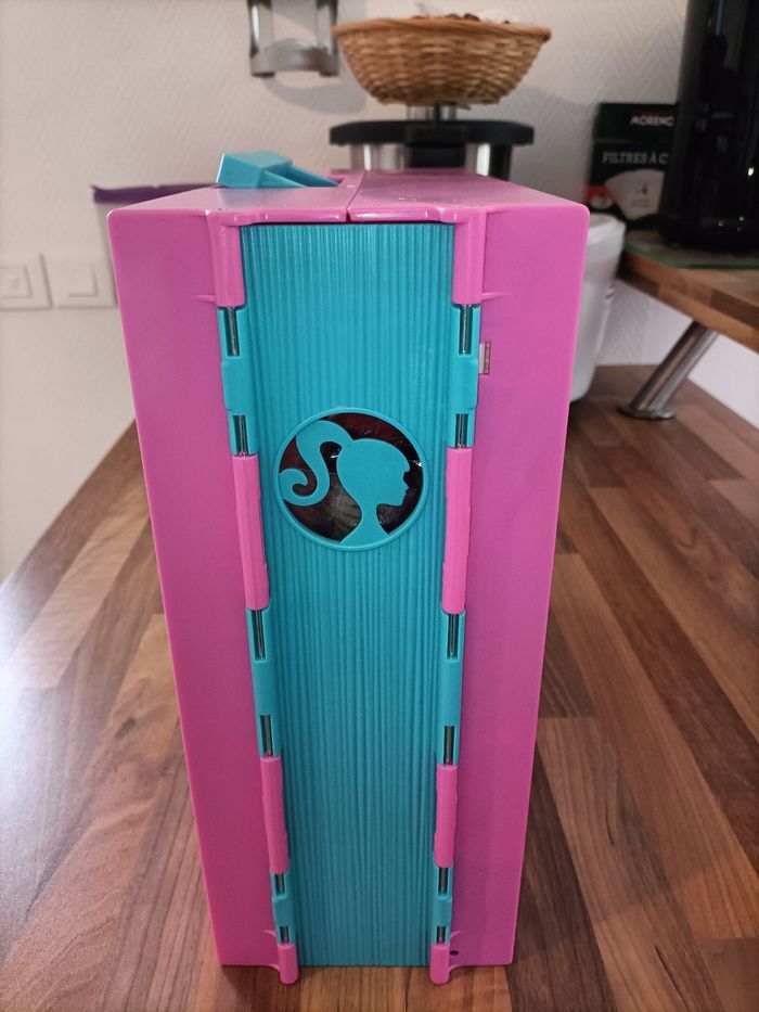 Dressing XXL Barbie + tenues et nombreux accessoires - photo numéro 9