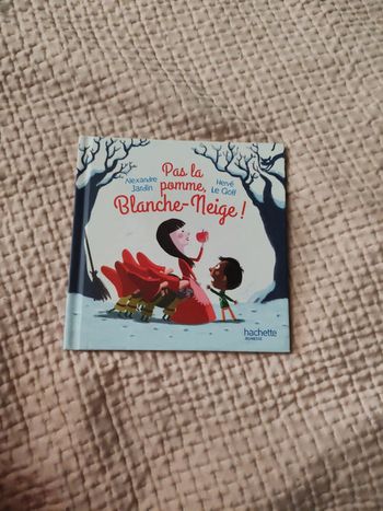 Livre Pas la pomme Blanche Neige