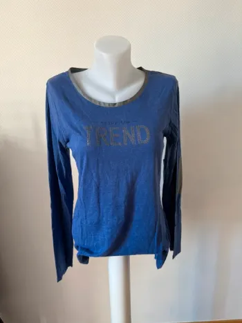 T- shirt manche longue en très bon état bleu captain tortue taille 38