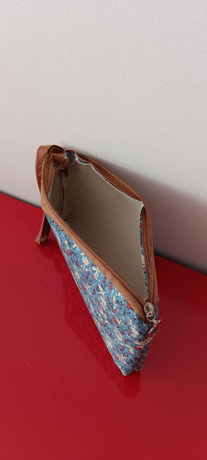 Pochette porte-monnaie imprimé floral  avec cordon de poignet - photo numéro 5