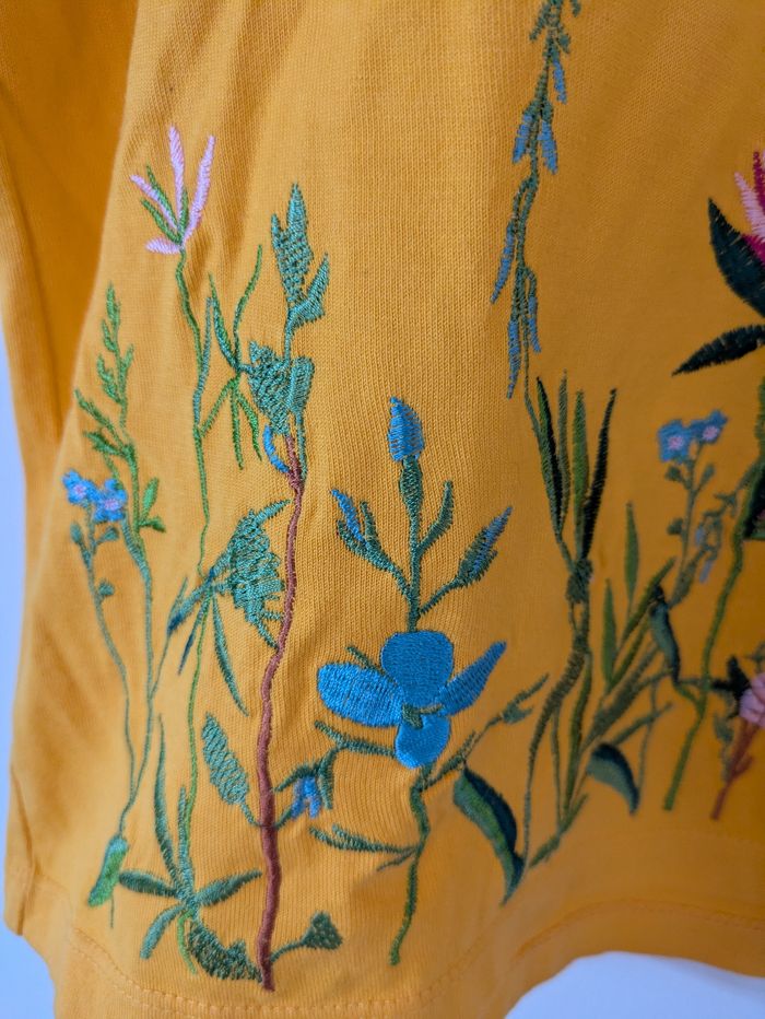 T-shirt avec fleurs brodées - photo numéro 4