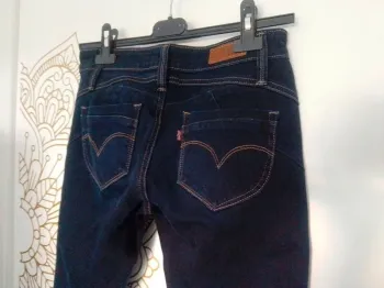 Jean levis bleu foncé taille 36 push up