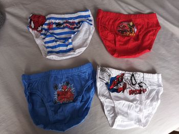 Lot de slips Marvel taille 4/5 ans