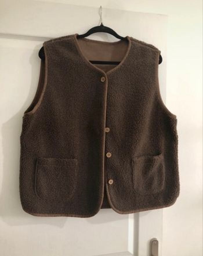 Veste sans manches moumoute  couleur marron