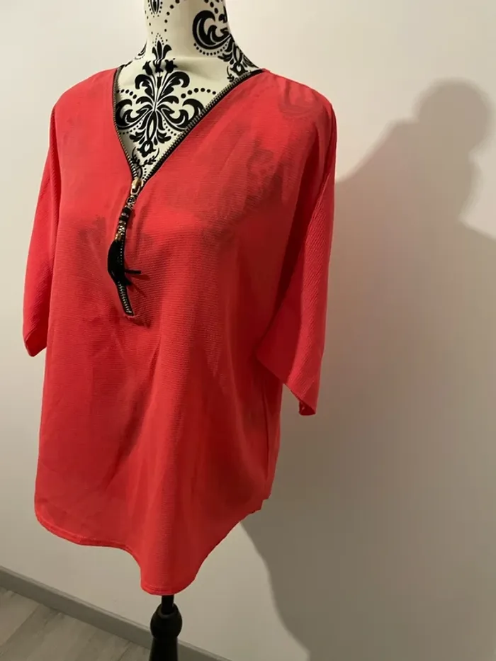 Blouse à manches courtes corail et noir fermeture éclair devant taille 42 - photo numéro 3