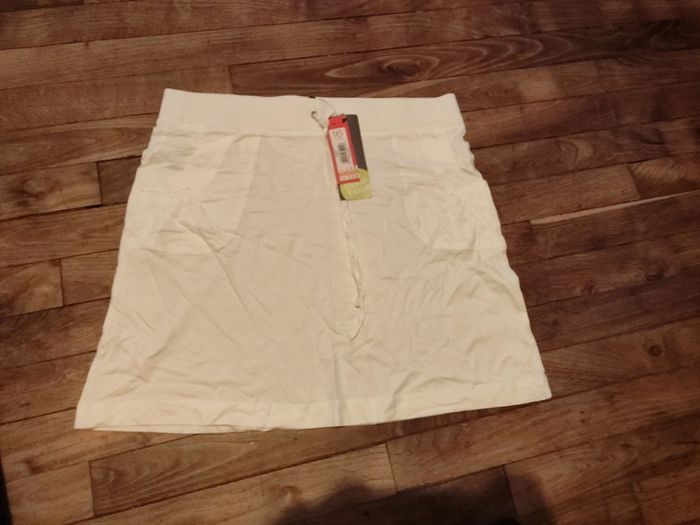 Jupe blanche neuve