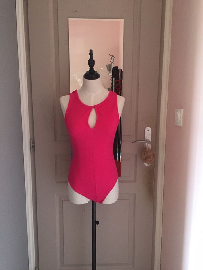 Body 🎀 débardeur ouvert Jennyfer taille XS 4euros