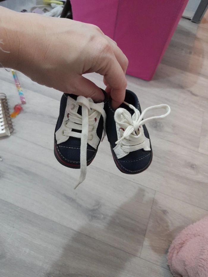 Baskets bébé neuves