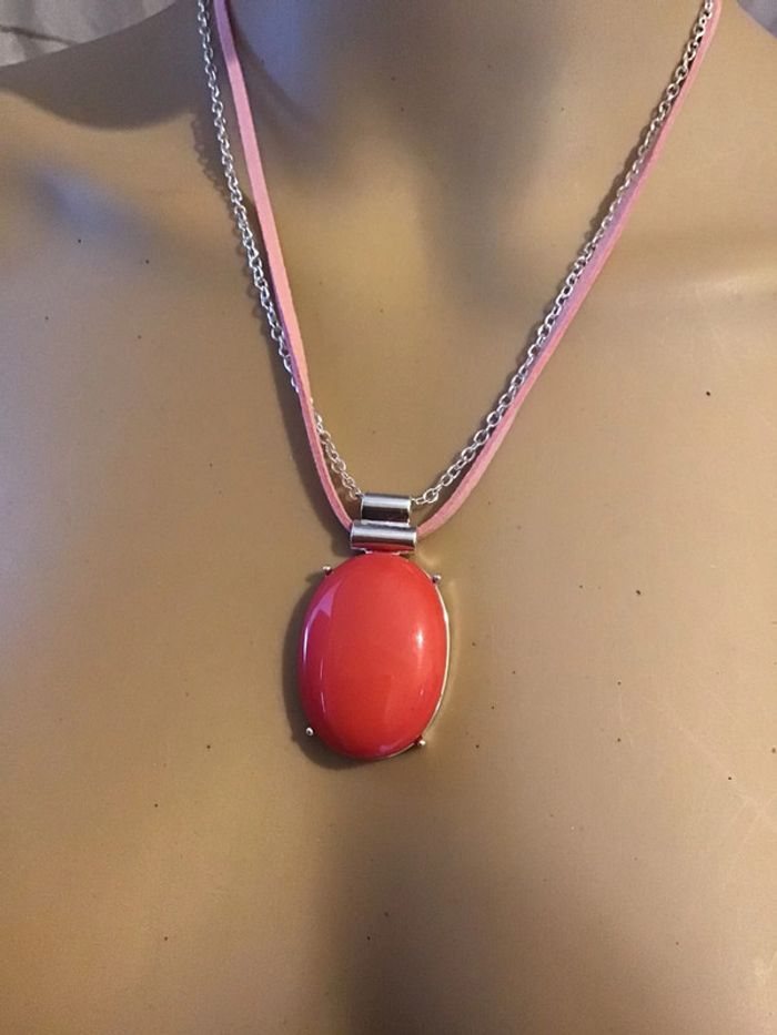 Collier pendentif argentée et rose pendentif de 4 cm de long - photo numéro 2