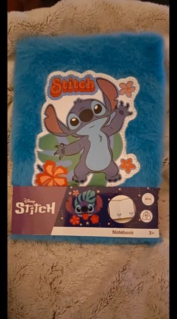 Cahier Stitch en peluche /moumoute . Disney.