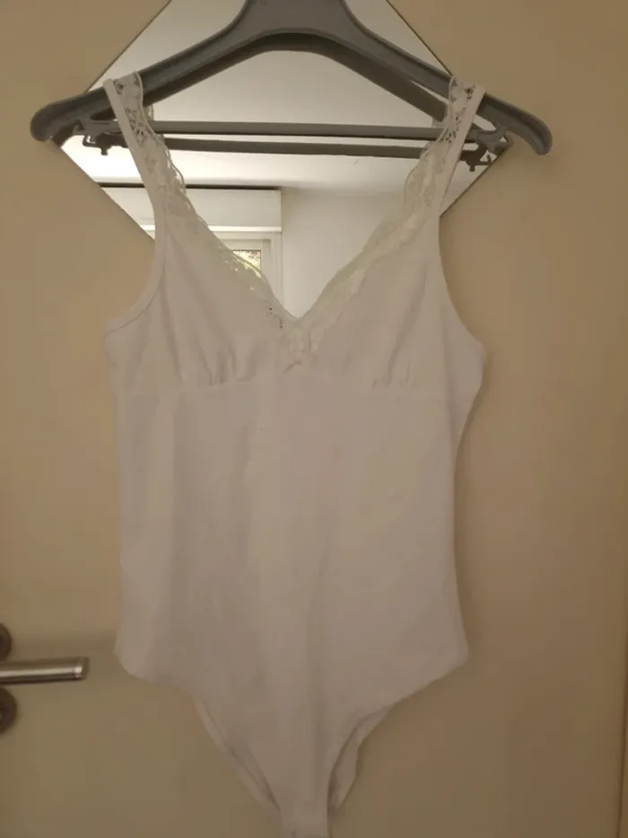 Bodies blanc en dentelle jennyfer taille M