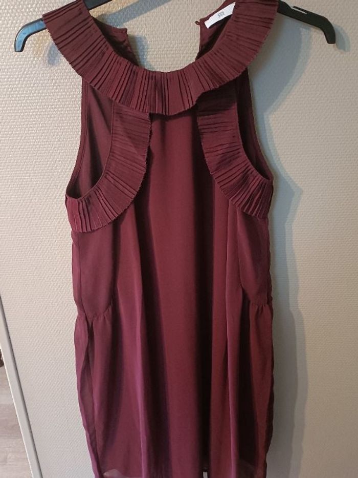 Robe bordeaux avec joli col