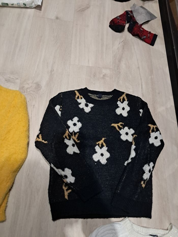 Lot de pulls 8ans neufs et tbe - photo numéro 2