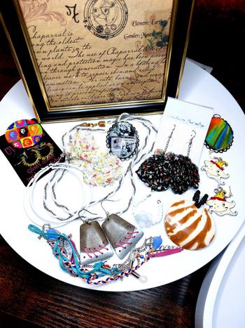 Lot de bijoux divers boucles d'oreilles broche pendentif