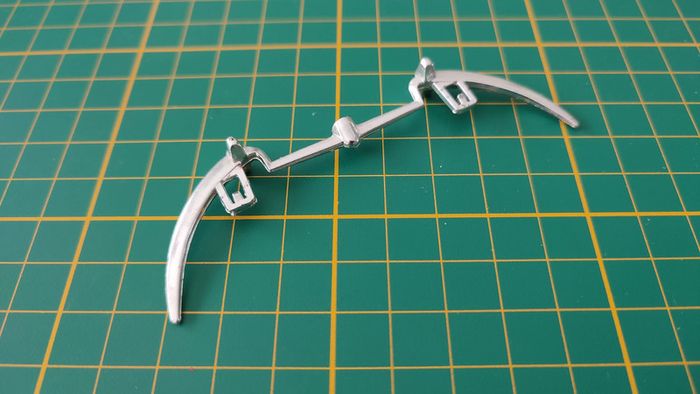 Pare-chocs avant pièce détachée miniature jaguar type E 1961 1/18 burago #B38 - photo numéro 2