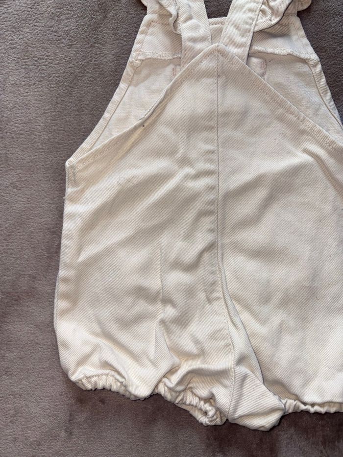 Lot de deux salopettes en jean beige pour jumelles Kiabi taille 12 mois en très bon état - photo numéro 6