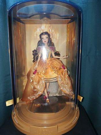 Poupée Disney édition limitée belle designer