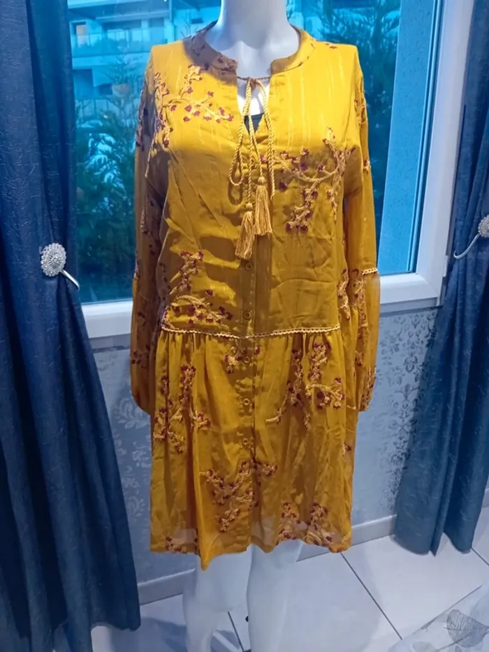 Robe courte de la marque orfeo taille L - photo numéro 2